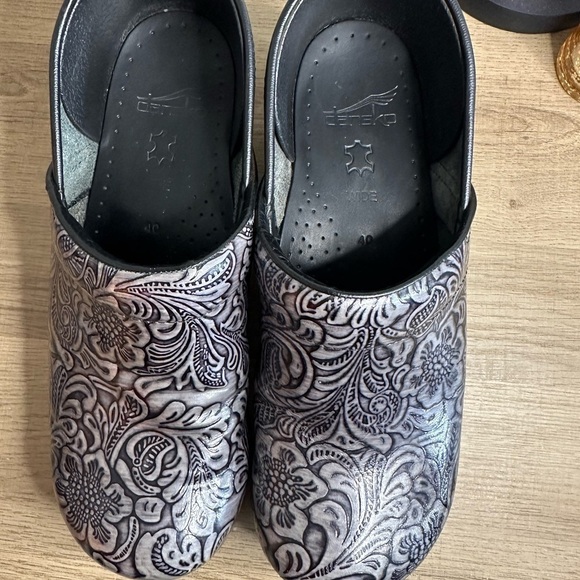 Dansko Professional Slip-On Clogs Color Black Antique Tooled size 9.5 - … - Picture 2 of 11